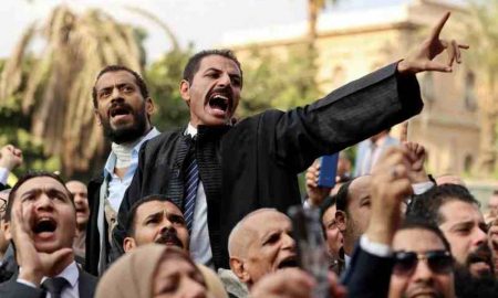 Une rare manifestation au Caire, des avocats protestent contre le système de facturation électronique