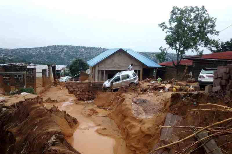 120 personnes ont été tuées dans des inondations dans la capitale congolaise, Kinshasa