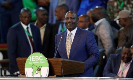 Le président kenyan suspend les hauts responsables électoraux qui n'ont pas soutenu sa victoire
