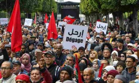 Manifestations contre le président tunisien à une semaine des législatives