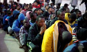 Les restrictions "extrêmes" du gouvernement italien pour secourir les migrants Africains entrent en vigueur
