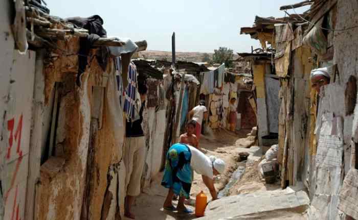 En Algérie, les citoyens qui vivent dans des huttes en tôle craignent que leurs nouveaux habitats soient donnés à d'autres personnes