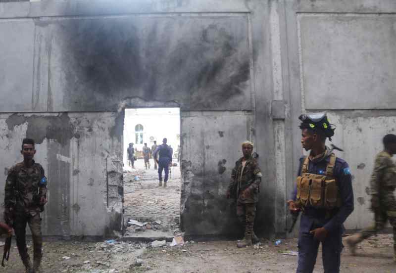 Cinq ont été tués dans une explosion visant le bureau du maire de Mogadiscio