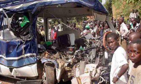 18 personnes ont été tuées lorsqu'un bus de passagers est entré en collision avec un camion au Nigeria