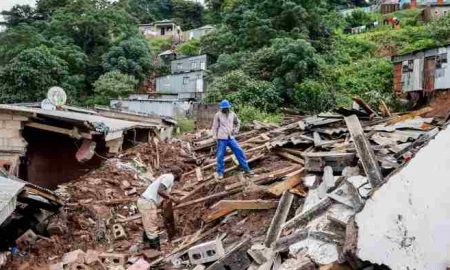 Afrique du Sud : les autorités distribuent de la nourriture après les inondations