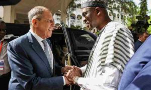 Le Mali refuse de justifier ses choix de partenaires, et la Russie promet plus de soutien