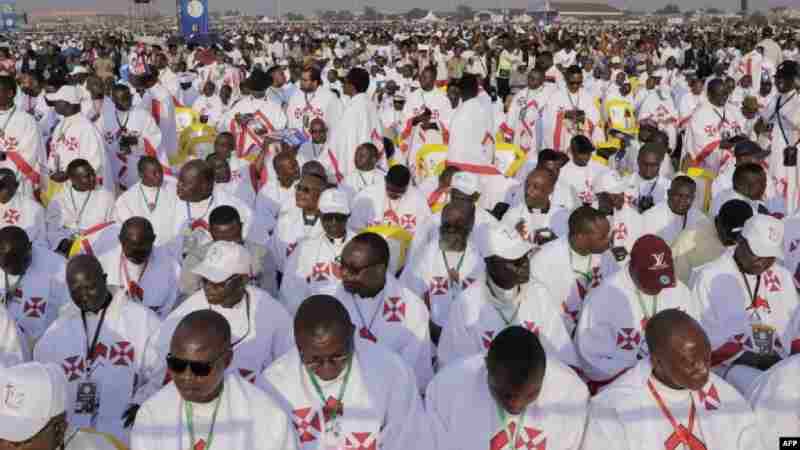 Un million de personnes assistent à la messe du pape François en RDC