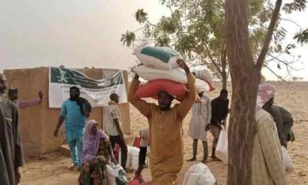 Le Relief Center du roi Salman distribue des paniers alimentaires dans les villes du Niger