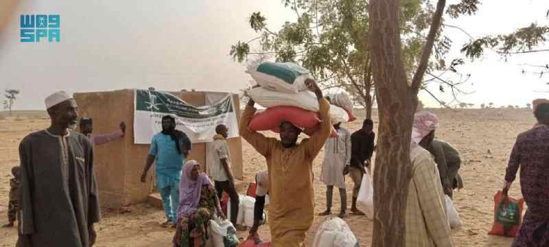 Le Relief Center du roi Salman distribue des paniers alimentaires dans les villes du Niger