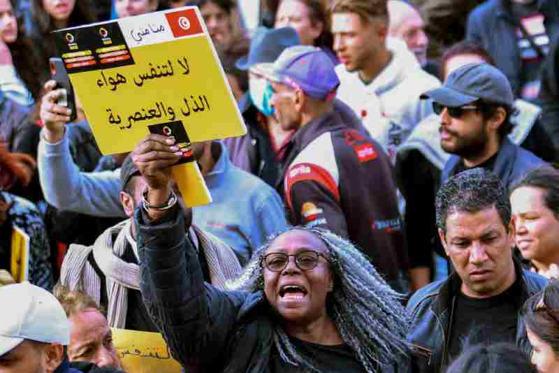 Des centaines de manifestants manifestent en Tunisie contre le racisme
