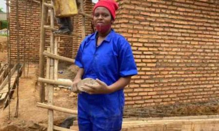 Les femmes changent le stéréotype du secteur de la construction "brute" en Afrique de l'Est