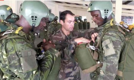 Les armées française et ivoirienne effectuent des exercices militaires aériens