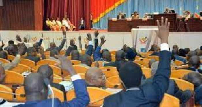 Les députés congolais exhortent le président à négocier avec les rebelles du M23