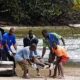 Deux morts et 28 disparus après le naufrage d'un petit ferry au Gabon