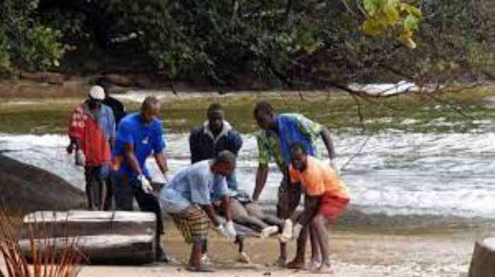 Deux morts et 28 disparus après le naufrage d'un petit ferry au Gabon