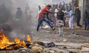 Les groupes de défense des droits de l'homme et religieux appellent au dialogue et mettent fin aux manifestations au Kenya