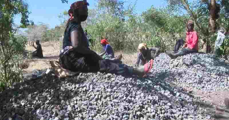 Kenya : Les femmes rurales ont recours à un travail épuisant alors que la sécheresse aggrave l'insécurité alimentaire