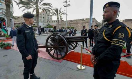 Après des décennies d'absence, la Libye fait revivre les traditions du Ramadan avec un canon vieux de 600 ans