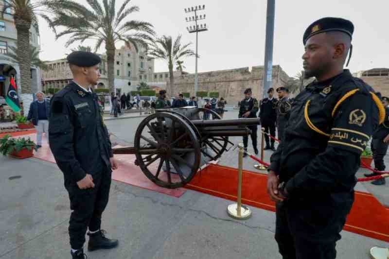 Après des décennies d'absence, la Libye fait revivre les traditions du Ramadan avec un canon vieux de 600 ans
