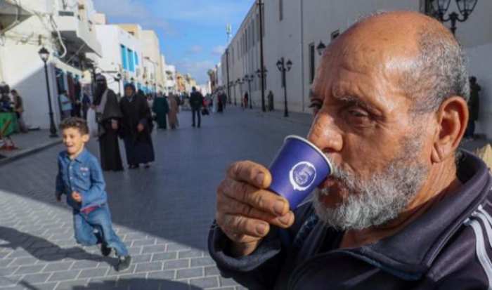 Pendant le ramadan, les Libyens "se remplissent" de café après avoir rompu le jeûne