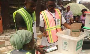 Report des élections des gouverneurs et des assemblées locales au Nigeria d'une semaine