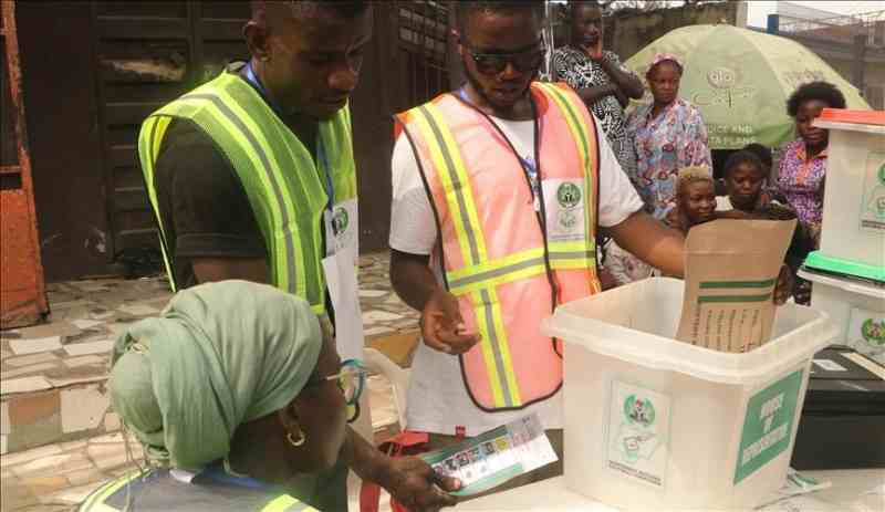 Report des élections des gouverneurs et des assemblées locales au Nigeria d'une semaine