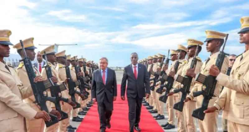 Le Secrétaire général des Nations Unies, António Guterres, arrive dans la capitale somalienne