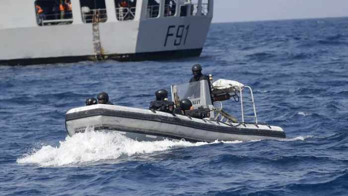 Sauvetage d'un pétrolier danois dont l'équipage a été enlevé par des pirates dans le golfe de Guinée