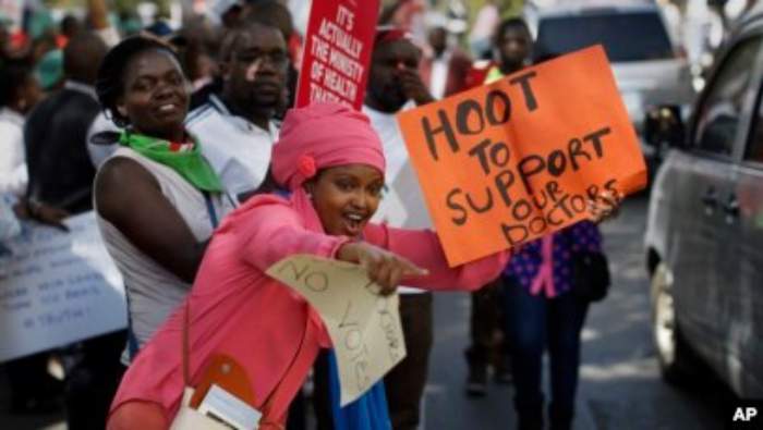Le Kenya reconnaît le manque de liquidités alors que les travailleurs menacent de faire grève