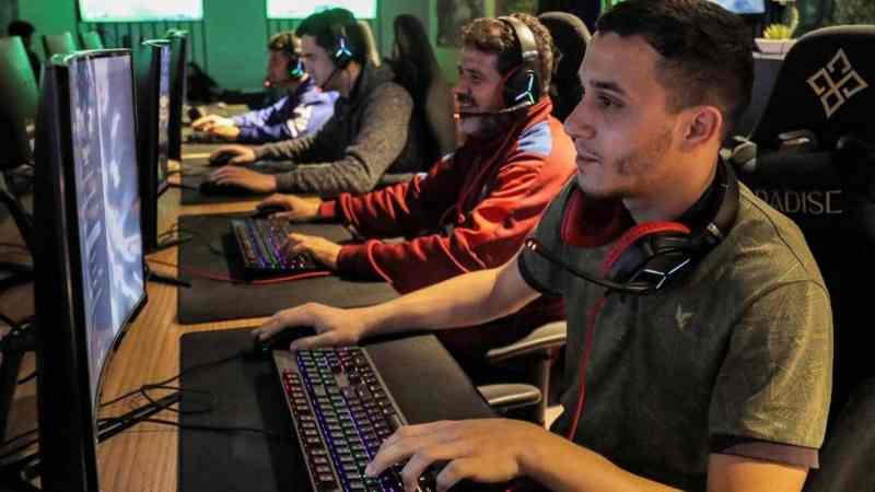 Les passionnés de jeux vidéo en Libye se regroupent après des années d'isolement