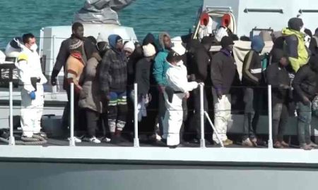 1700 migrants Africains arrivent sur l'île de Lampedusa