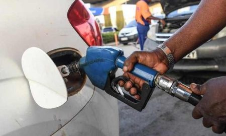 Le Nigeria obtient un financement international pour un programme social avant de couper les subventions aux carburants