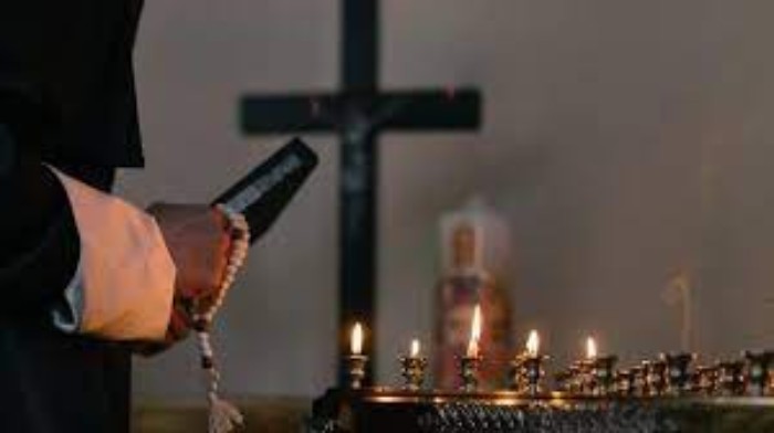 Un prêtre kenyan ordonne à ses disciples de jeûner jusqu'à la mort pour "rencontrer Jésus"