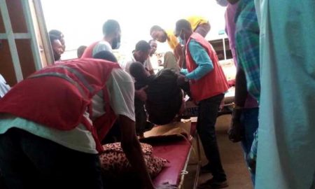 Des volontaires du Croissant-Rouge soudanais viennent en aide à un hôpital de Khartoum