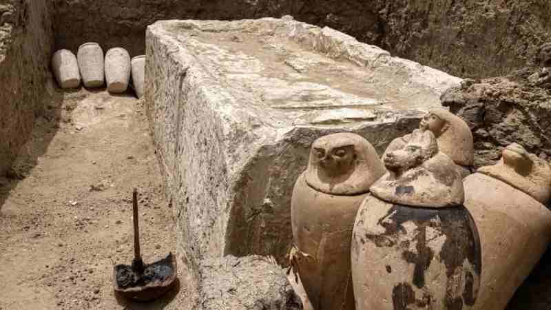 Le ministère égyptien des Antiquités annonce la découverte de deux ateliers de momification et de deux tombes antiques
