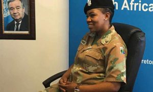 Une femme soldat de la paix du Ghana reçoit un prix de l'ONU pour l'égalité des sexes