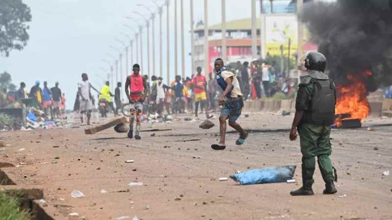 Deux morts et des dizaines de blessés lors de manifestations anti-gouvernementales en Guinée