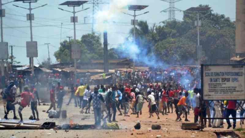 Élévations du nombre de morts des manifestations en Guinée, et l'opposition insiste pour manifester