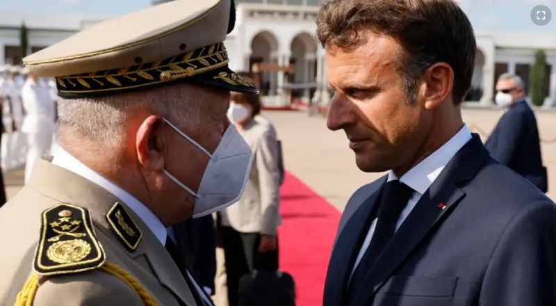 Le dirigeant de l'Algérie passe des bras de Macron à ceux de Poutine