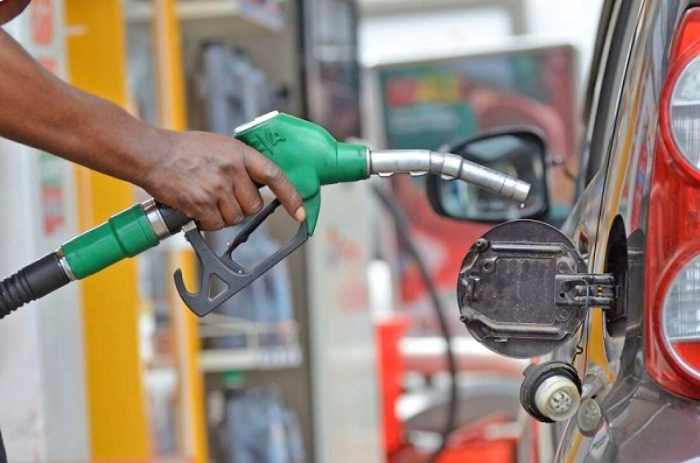 Le Nigeria suspend la suppression des subventions sur les carburants