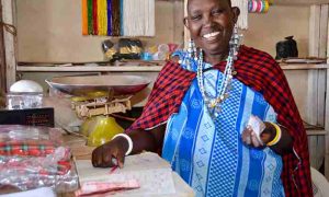 Les femmes masaï de Tanzanie produisent du miel pour subvenir aux besoins des familles