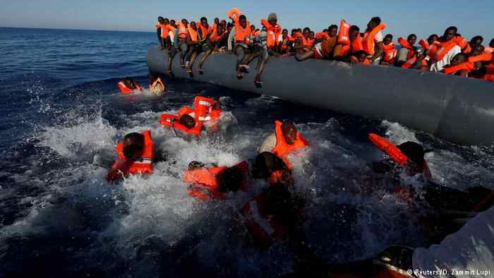 10 corps repêchés et 72 migrants secourus après le naufrage d'un bateau au large de la Tunisie