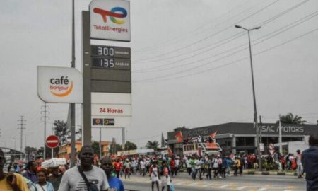 Des milliers de manifestants affluent dans les rues d'Angola pour protester contre la hausse des prix du carburant