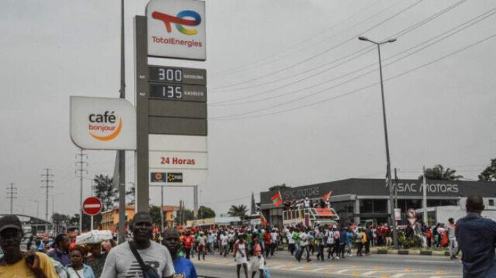 Des milliers de manifestants affluent dans les rues d'Angola pour protester contre la hausse des prix du carburant