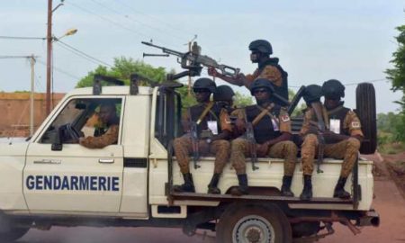 Le Burkina Faso annonce la mort de 50 terroristes dans une attaque visant un convoi