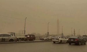 Des tempêtes de sable ferment le canal de Suez et tuent une femme au Caire