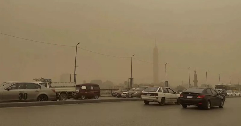 Des tempêtes de sable ferment le canal de Suez et tuent une femme au Caire