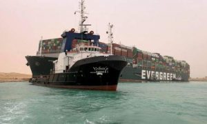 L'Autorité du canal de Suez réussit à déplacer un pétrolier battant le pavillon maltais tombé en panne lors de son transit
