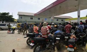 La compagnie pétrolière nationale nigériane augmente le prix de l'essence