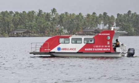 Le premier bateau ambulance de Côte d'Ivoire dessert les habitants du lagon